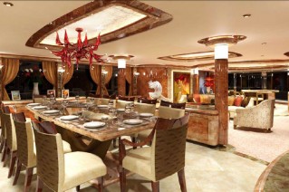Motor Yacht Lady Linda dining salon.png